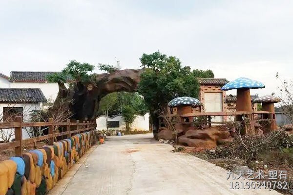 水泥假樹景觀大門，因其在造型、尺寸、材料、工藝上差異較大，價(jià)格請(qǐng)電詢